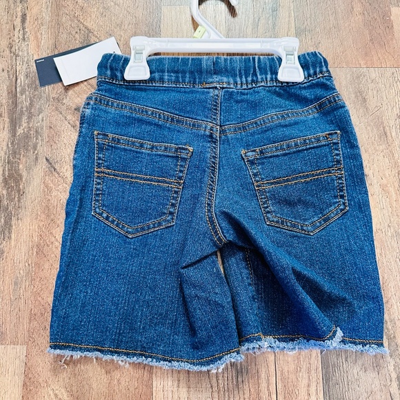 NEW OshKosh B'Gosh Stretch Elastic Waist Denim Jean Shorts Size 4 or 10 - Picture 2 of 5